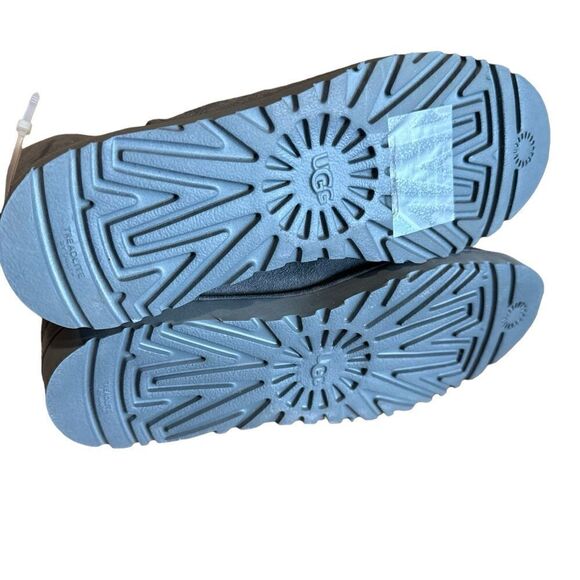 UGG Cory II Genuine Shearling Lined Boot - Picture 6 of 11